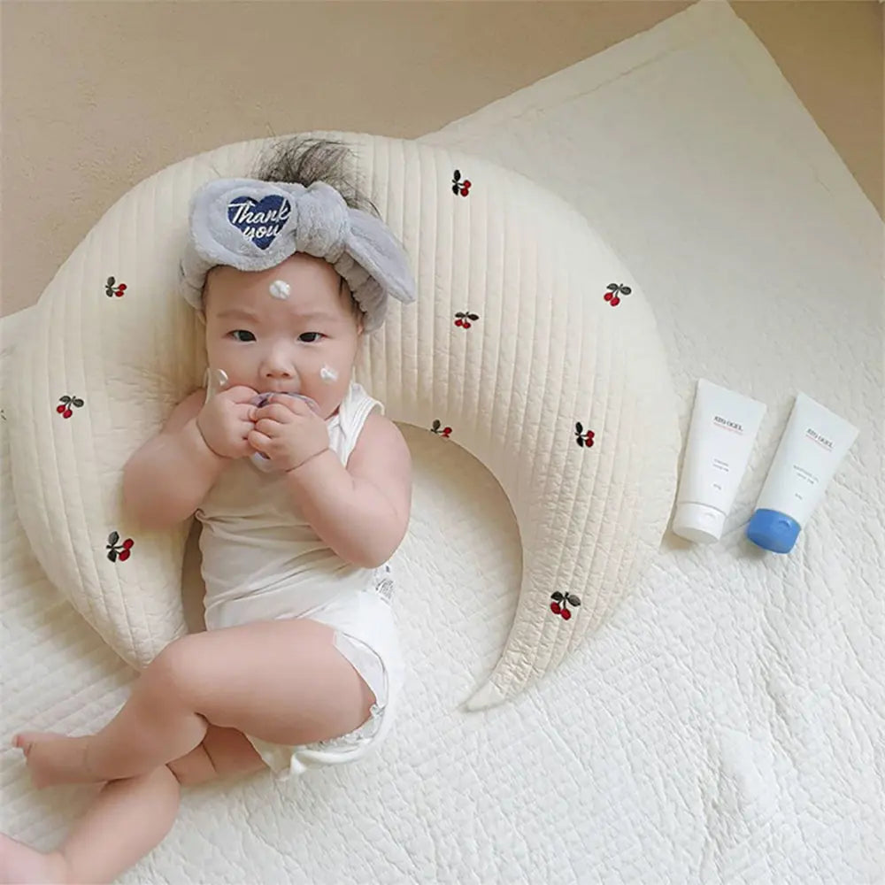 Coussin ergonomique pour bébé en forme de lune I Mum Moon™ – Three Hugs -  Puériculture, Mode et Accessoires de bébé