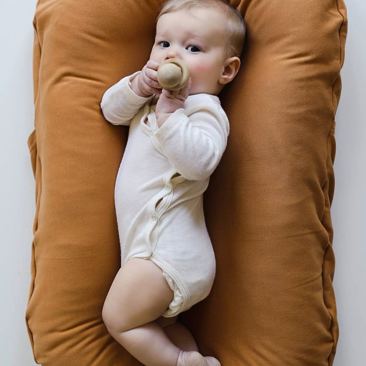Coussin confort pour bébé Snuggle Me Organic™ - Naturel